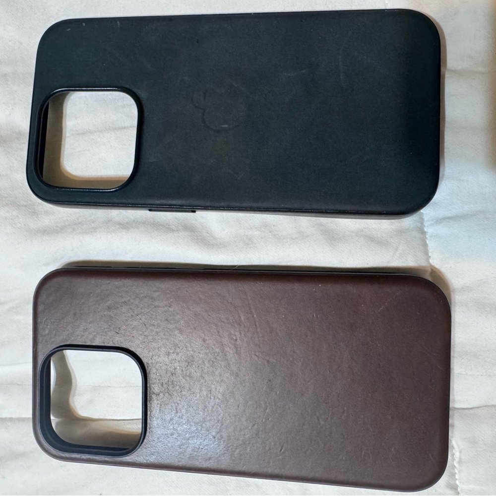 Nomad Leather modern horween and FineWoven green case ( 2 cases )